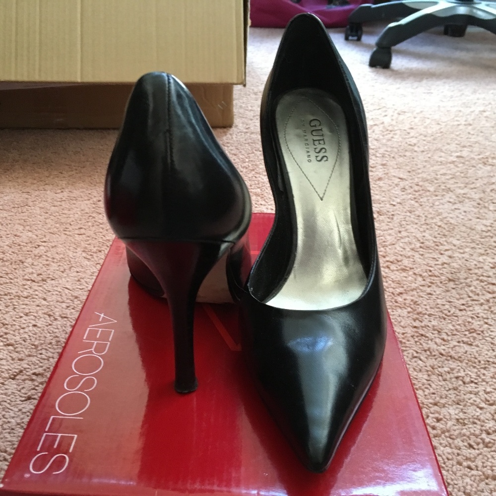 Guess Pumps